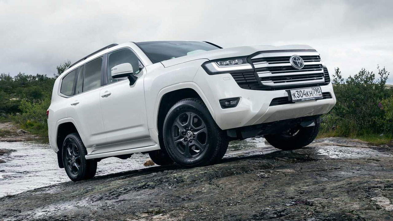 تویوتا لندکروزر اتاق ۳۰۰