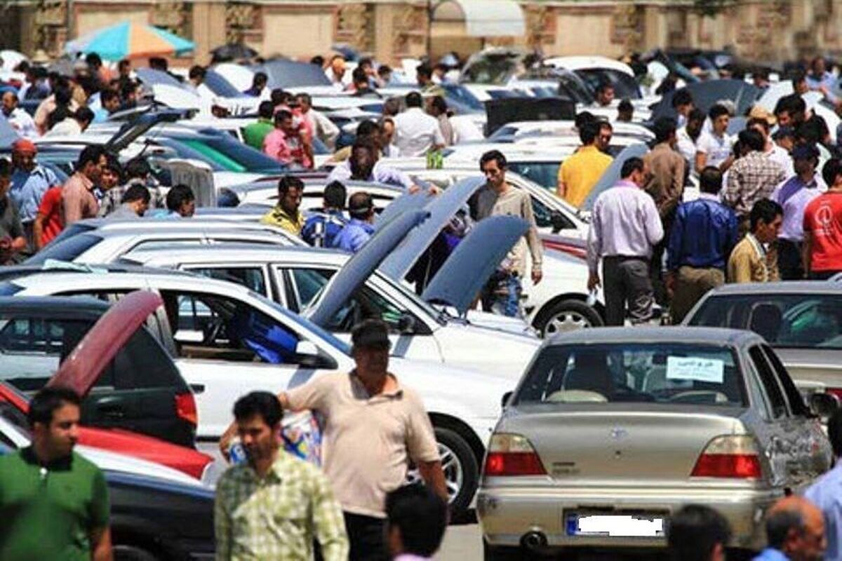 بازار خودرو به نفع چه کسانی است؟ صعود دلاری قیمت‌ها و درآمد ریالی مردم